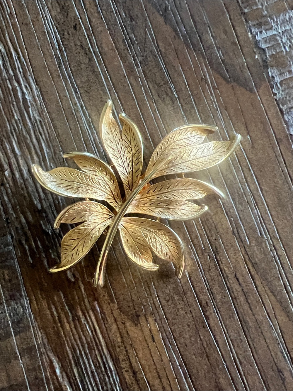Vintage Gold Tone Textured Leaf Shape Pin Brooch